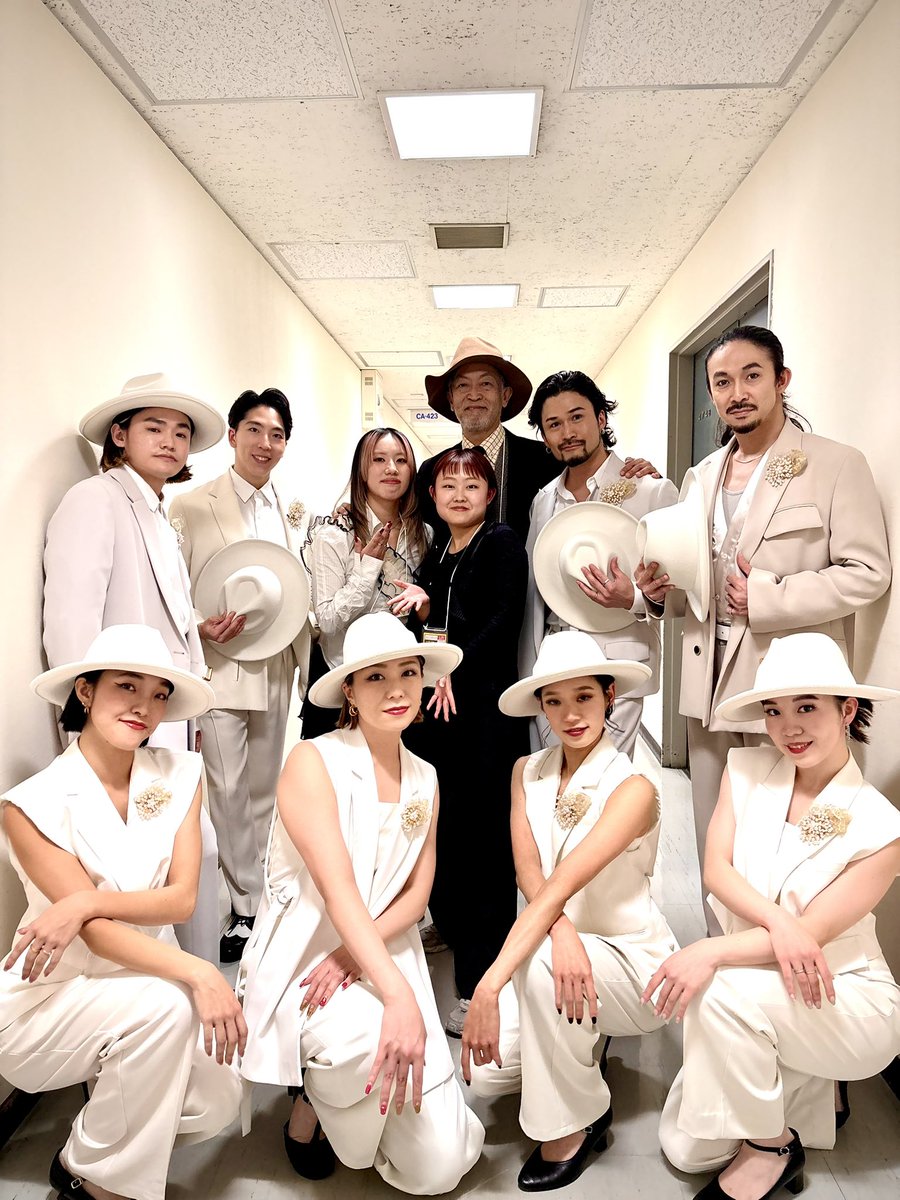 xrossact's tweet photo. 第76回 NHK紅白歌合戦
HIROMI GO ラスト紅白

素晴らしいパフォーマンス‼️

そして最高のダンサーがラストを華やかに彩ってくれました❗️

ありがとう😊

Dancers are
加賀谷一肇・三浦宏太・永井直也
松出直也・小林礼佳・橋本由希子
佐々木萌・實形乃絵

assistant
大石萌愛・五十嵐仁湖 https://t.co/IdZO7BpefG