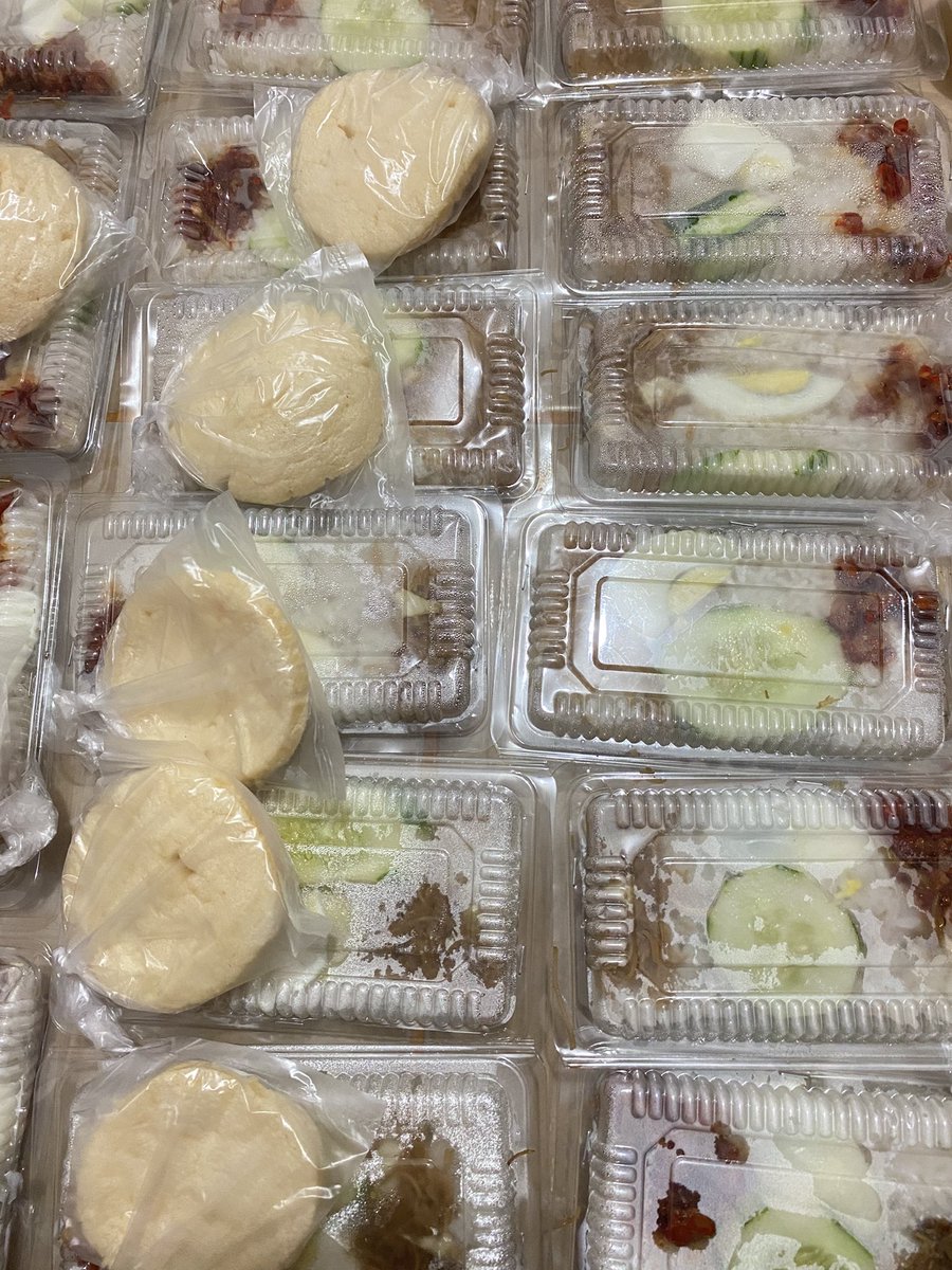 TaleofPoet's tweet image. December has always been kind to me. It feels like a warm hug after everything I’ve been through this year, and my birthday is celebrated in gratitude by sharing blessings with the little ones. 🌻