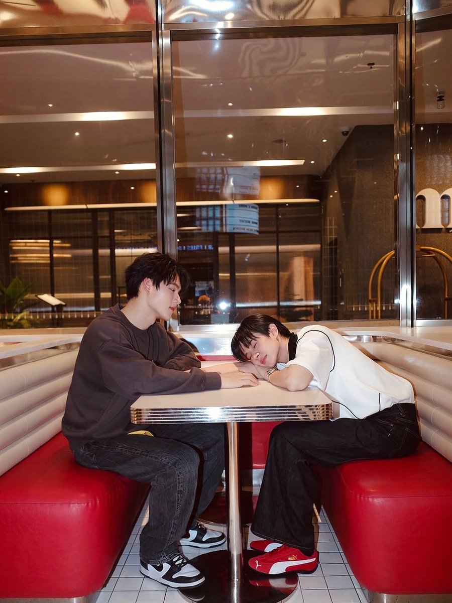 g_gammallaengi's tweet image. 올해 녹아웃을 보고 거너랑 나이스를 알고 정말 행복해졌다.🥹 누군가를 행복하게 해주는 너희가 정말 최고야. 2025 하루하루가 즐거웠어. 항상 응원하게 되고 일상을 보며 웃음 짓고 힘차게 하루를 시작할 수 있었다. 올해도 정말 수고 많았어 예쁜이들아!
#GunnerNice #Gunnernsk #Niceboripa