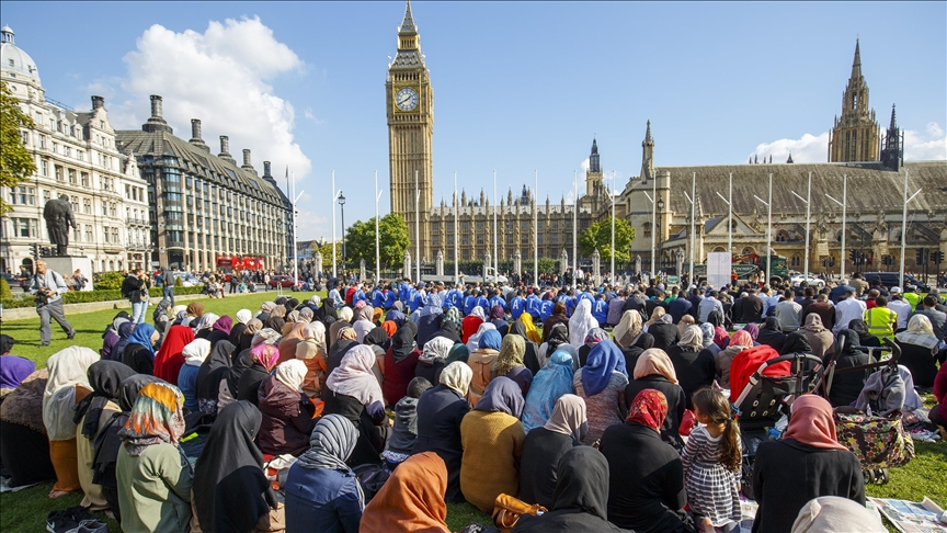 MuslimCouncil_'s tweet photo. British Muslims among UK’s most generous donors. 
Muslims hand out nearly $3B annually to charitable causes, says report by think tank Equi https://t.co/aRuDBYGlSA https://t.co/oWfPBq5HHG