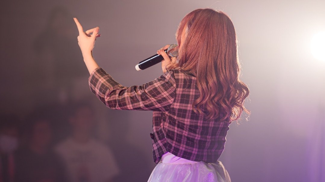 声優業の他にも歌ってカードゲームしてスロット打ってDJして。 来年も