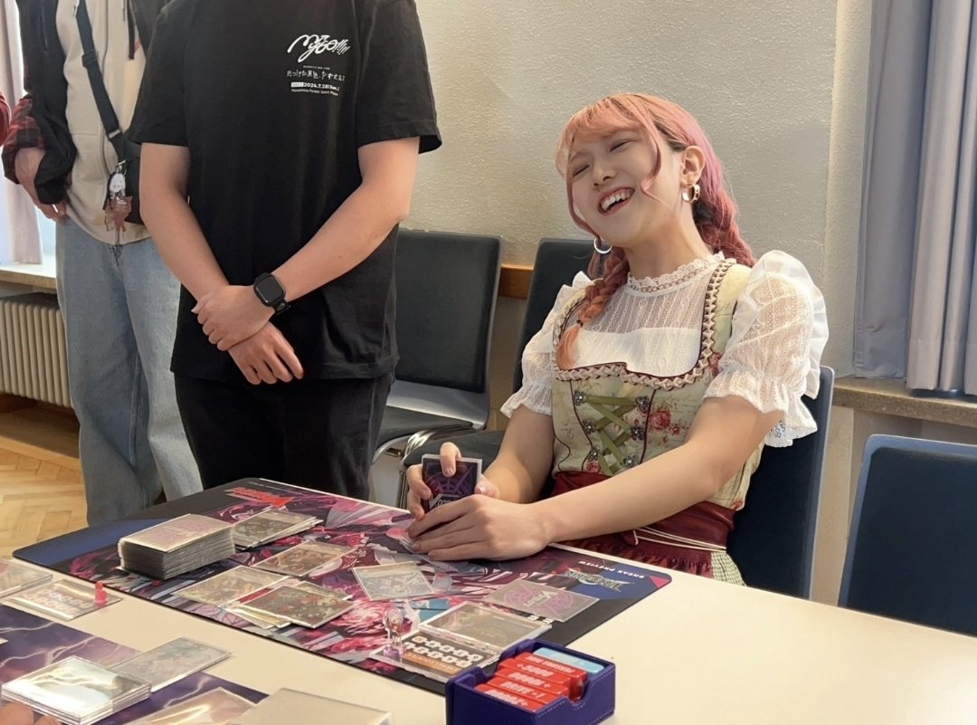 声優業の他にも歌ってカードゲームしてスロット打ってDJして。 来年も