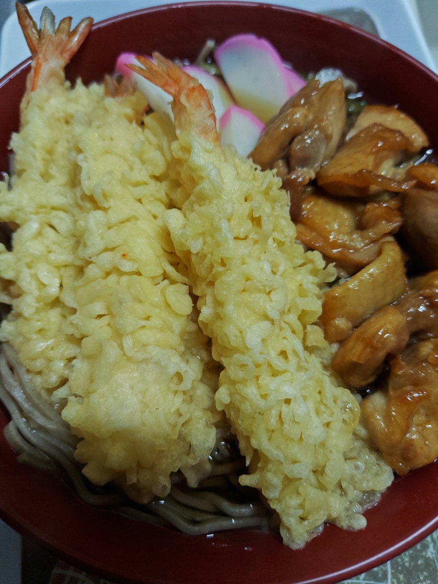 1Matake's tweet image. 年越しそば
鶏を甘辛く焼いたんが美味かった😋