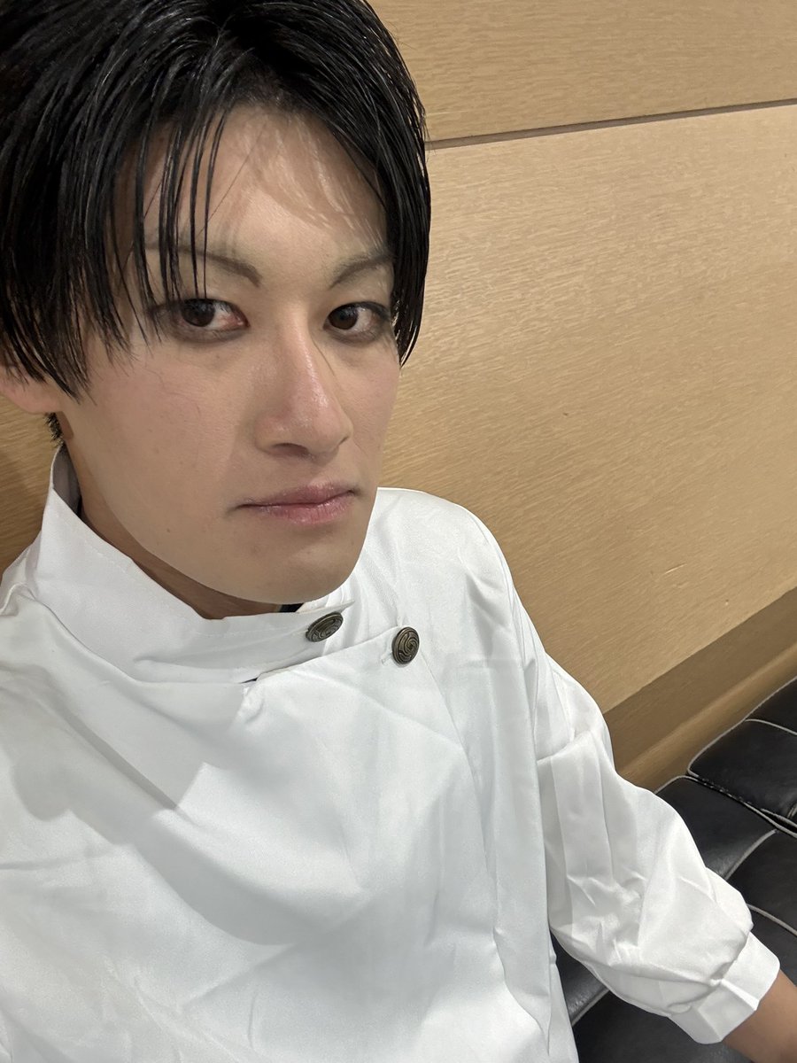 SKnt0704's tweet photo. 乙骨コスでコミケ参加
コスで会場周るのも楽しかったのでまたやりたい
今更ながら今年ラブライブデビューしてハマり、前日まで沼津旅行行ってました
来年もオタ活楽しみます！
#c107 
#C107コスプレ 
#ラブライブ 
#沼津ナゾトキ街歩き https://t.co/cWBhcsgLP7