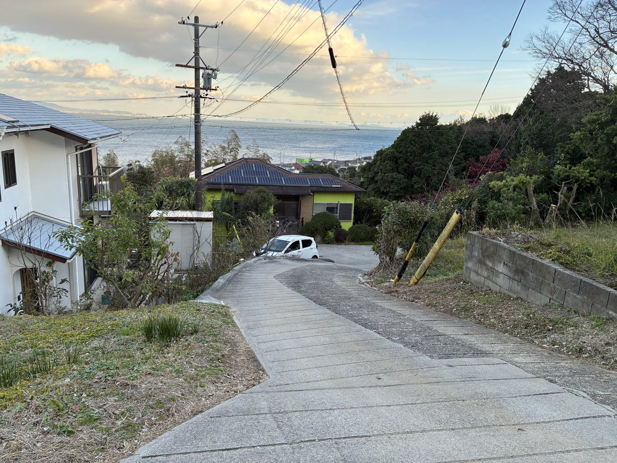 Betsu1984's tweet photo. 今年の最後に3人で知多半島1周行ってきました〜
以前挑戦したら手も足も出なかった花ちゃん坂足付き無しで登れたので自分の成長を
感じました👍 https://t.co/OZvTPB3E1W