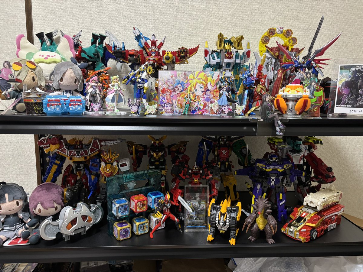 フィギュア34体セット (写真1枚目+4枚目) 2025年を写真4枚で振り返る 1枚目、今年を象徴してて結構お気に入り