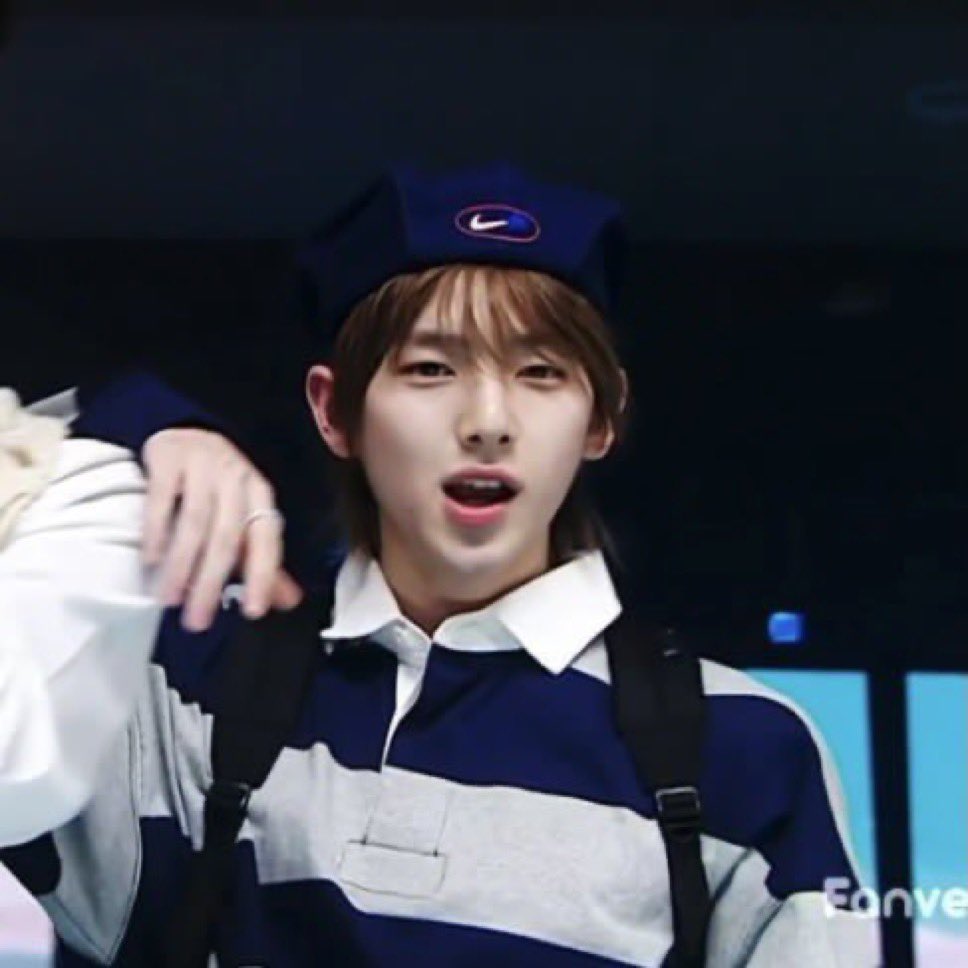 쮼른.zip tweet media