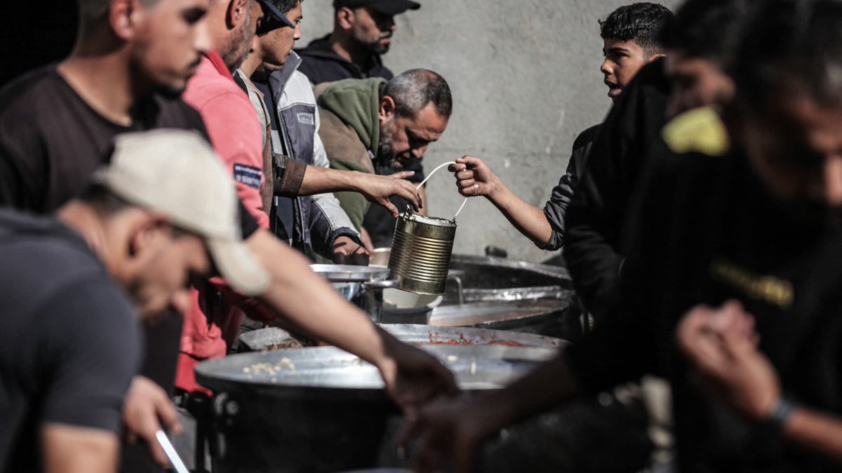 BFMTV's tweet image. Israël va interdire l'accès à Gaza à 37 ONG, dont Médecins sans Frontières et Médecins du Monde
l.bfmtv.com/8Aew