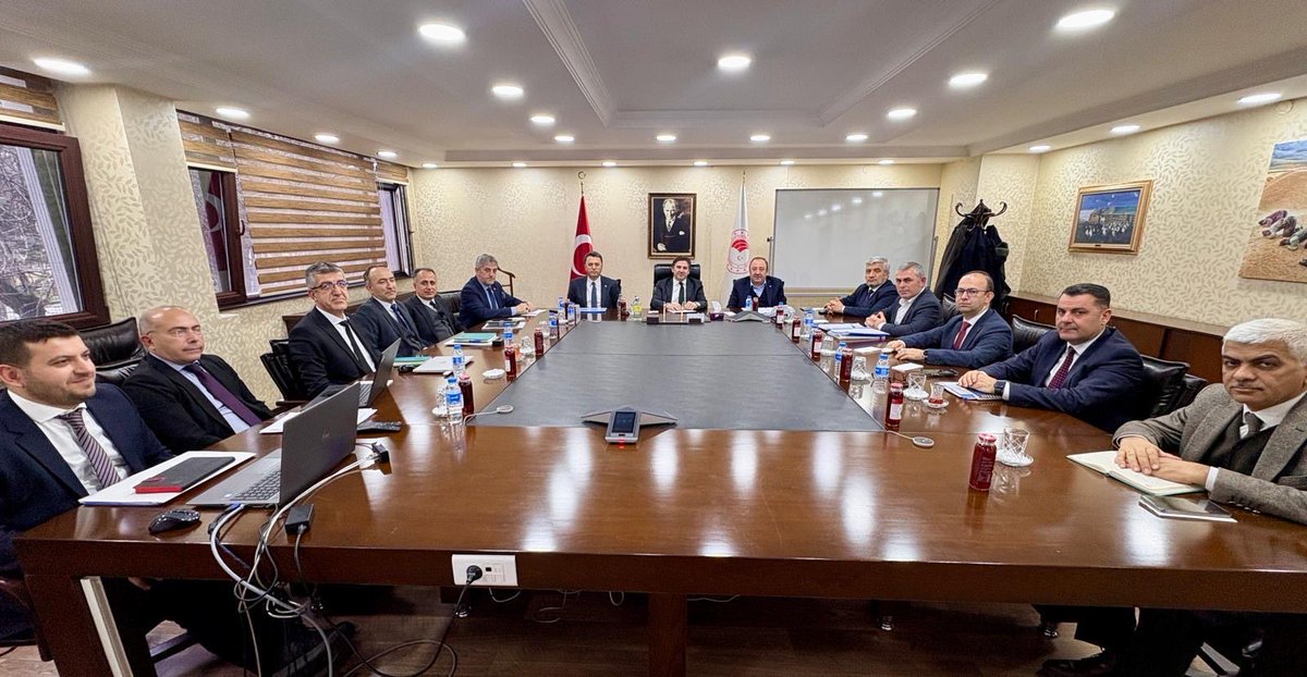 Yetkili Sendika Toç Bir-Sen olarak, Tarım ve Orman Bakan Yardımcımız Sayın Dr. Ahmet Bağcı Başkanlığında yapmış olduğumuz toplantıda, 8. Dönem Toplu Sözleşme kapsamında 1/1/2026 tarihinden itibaren yürürlüğe girecek olan,

▪️  Koruyucu Giyim ,

▪️  Kontrol İlave Ödeme 

▪️  İlave