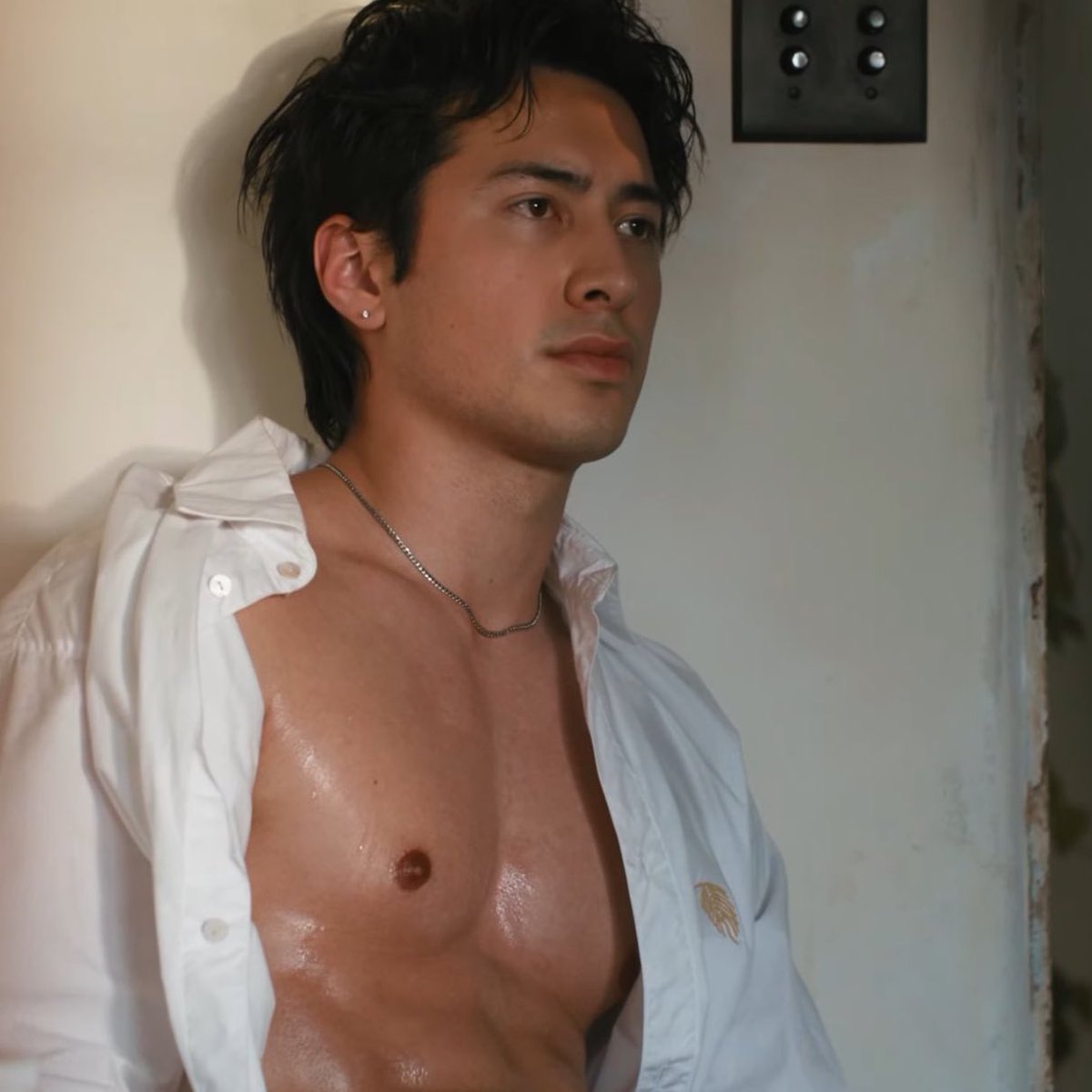 i can’t be normal right now he’s so attractive