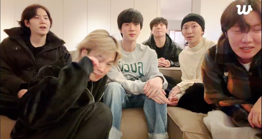 _muchluv's tweet image. 12월31일이라고오빠달 라이브 켯어 
///