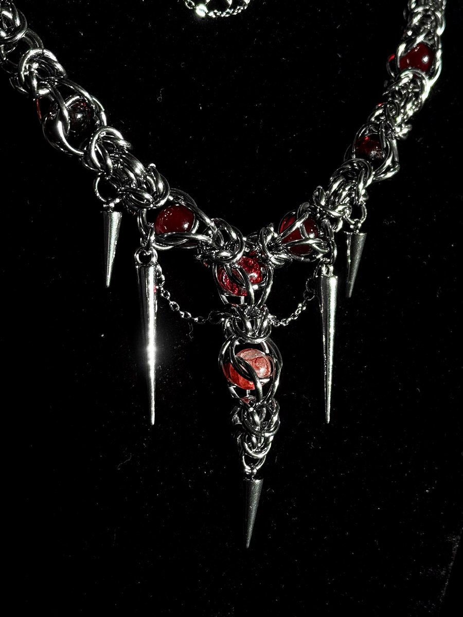 s1nkyourteeth's tweet image. ᴛᴇᴇᴛʜ ᴏꜰ ɢᴏᴅ
ʙʟᴏᴏᴅ ᴏꜰ ᴍᴀɴ
ɪ ᴡɪʟʟ ʙᴇ
ᴡʜᴀᴛ ɪ ᴀᴍ
-
saved my fav set for the last day of the year &amp;lt;3
made with ‘teeth’ (spiky barbells), ‘blood’ (glass beads) and a whoooole bunch of jump rings &amp;amp; chains