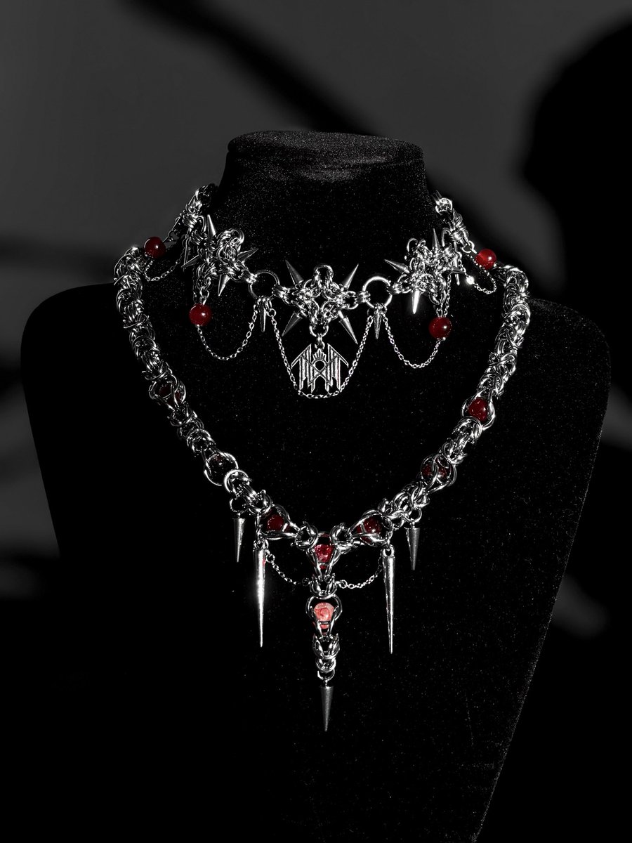 s1nkyourteeth's tweet image. ᴛᴇᴇᴛʜ ᴏꜰ ɢᴏᴅ
ʙʟᴏᴏᴅ ᴏꜰ ᴍᴀɴ
ɪ ᴡɪʟʟ ʙᴇ
ᴡʜᴀᴛ ɪ ᴀᴍ
-
saved my fav set for the last day of the year &amp;lt;3
made with ‘teeth’ (spiky barbells), ‘blood’ (glass beads) and a whoooole bunch of jump rings &amp;amp; chains