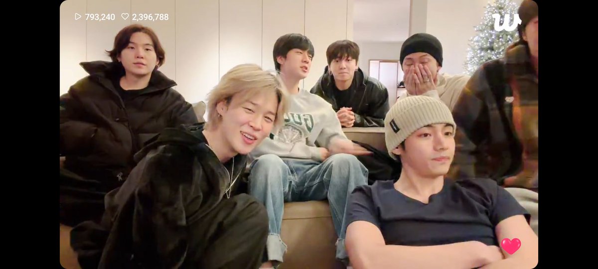 mysiethv's tweet image. SKKSKSKKSKSKS OT7 LIVE GAYSSS😭😭☝️