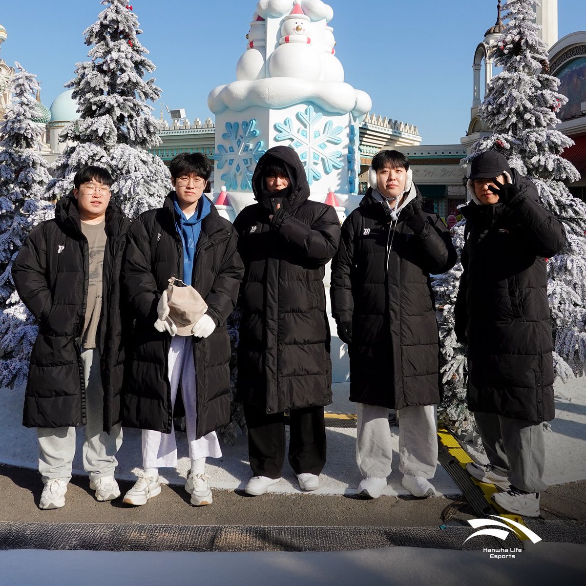 sweetpotatoyusi's tweet image. I wish my team, HLE, a successful 2026 full of victories and happiness!! All the best to Zeus, Kanavi, Zeka, Gumayusi and Delight🍊

#HLEWIN 
🍀🍀🍀🍀🍀
⚡🦋🐣🐻✨