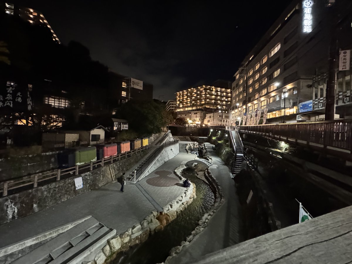 2026年はじまりました☀️
この1年もアクティブに探究心も大切に携わることへの貢献をしていきます。

①ハワイ オワフ島 ワイキキ🍔
②鳥取・はわい東郷温泉 東郷池🍕♨️
③愛知・南知多温泉郷 花ひろば🌻♨️
④兵庫・有馬温泉 川座敷🍘♨️
🔍️4点 風景写真選んでみた（時系列）