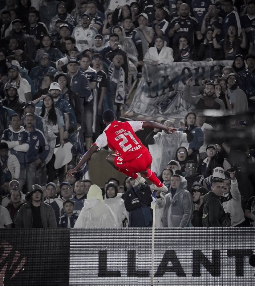 Chipaburro's tweet image. “Yo no olvido al año viejo, porque me ha dejao’ cosas muy buenas” 🎵🦁🇮🇩