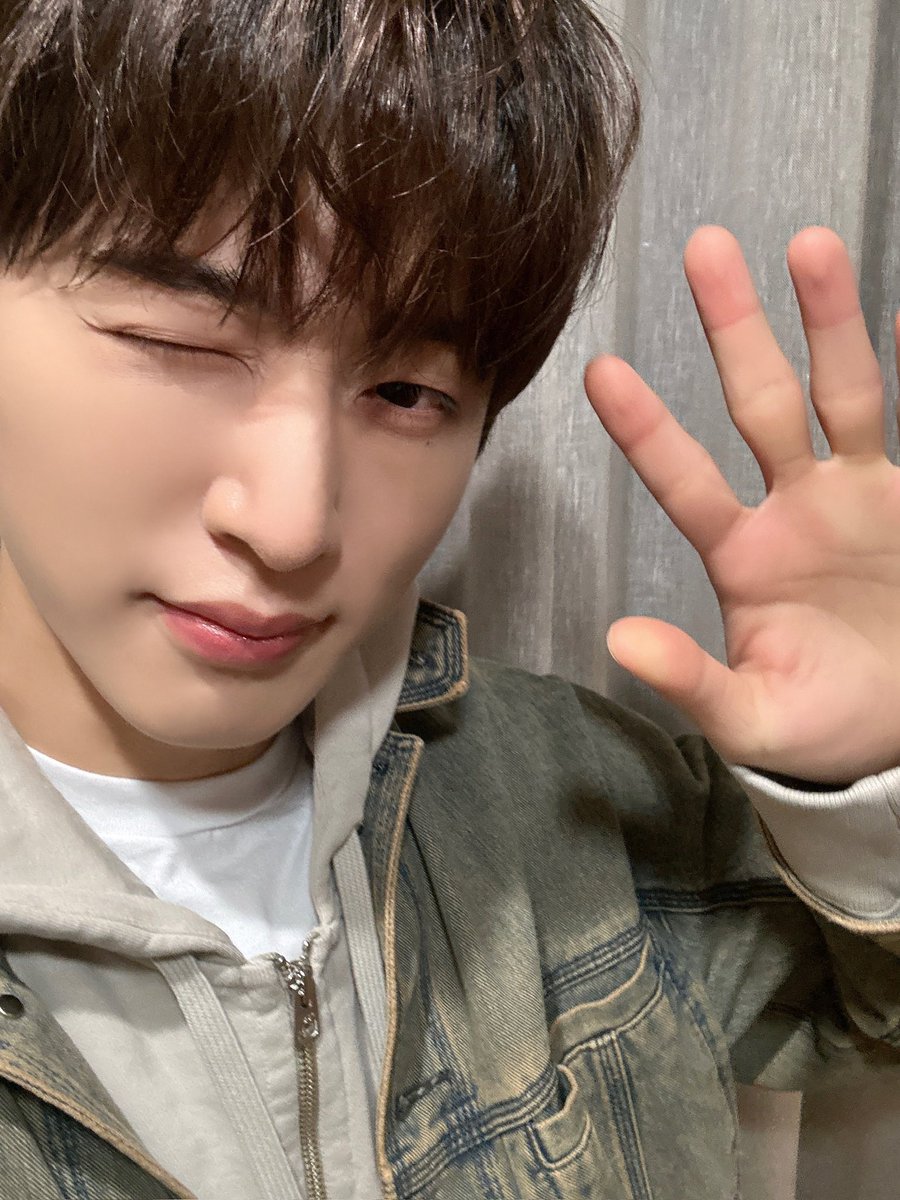 🆔에게 보내는 새해 메시지💌

새해 복 많이 받으세요!❤️

#BI #비아이  #131LABEL