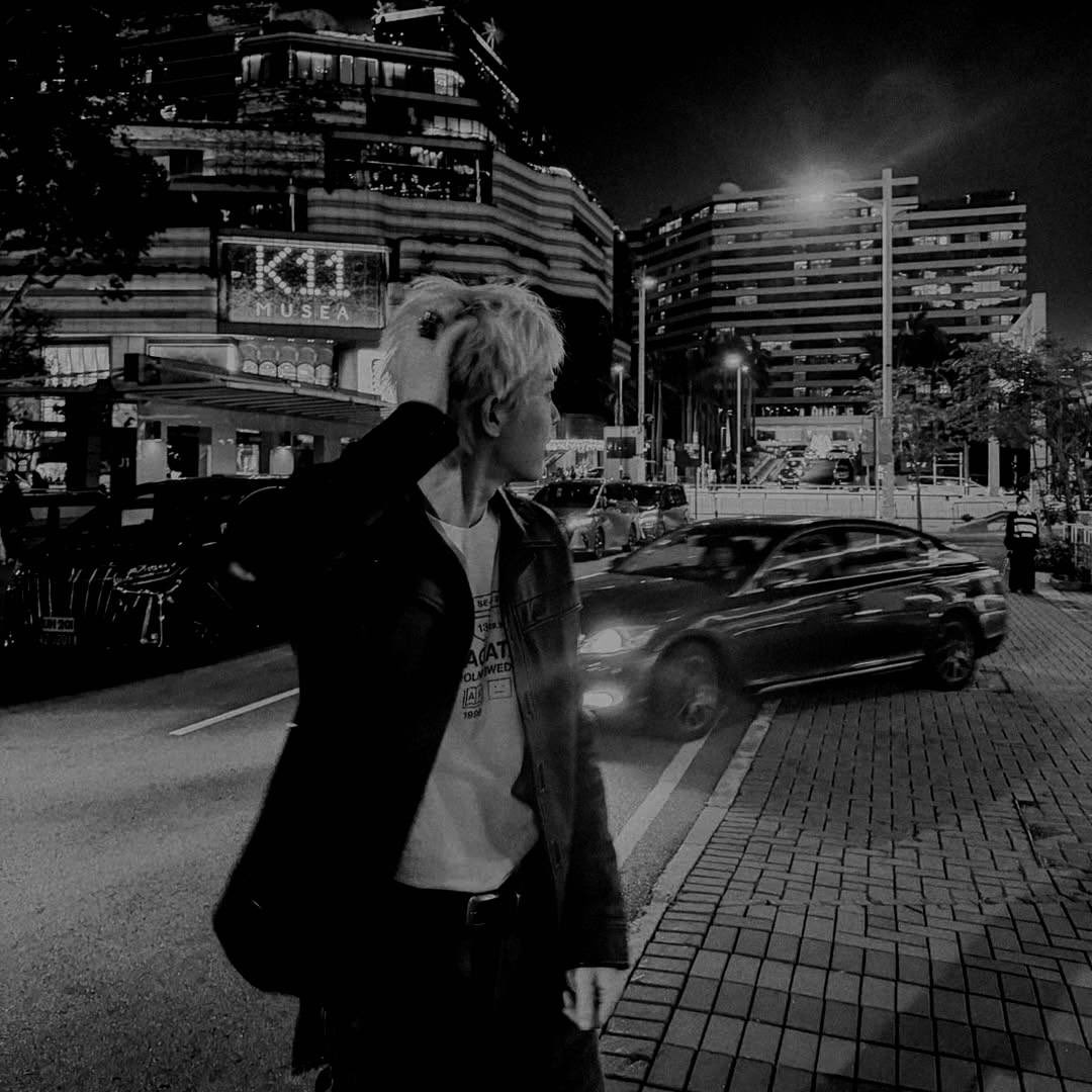 ASHB0RNES's tweet image. 📍Lotte World Tower, South Korea.

00.00 KST, starting the year with my favorite person. Happy new year, everyone.