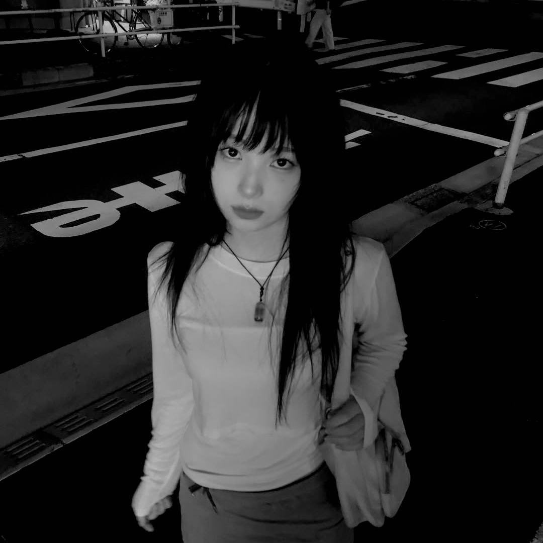 ASHB0RNES's tweet image. 📍Lotte World Tower, South Korea.

00.00 KST, starting the year with my favorite person. Happy new year, everyone.