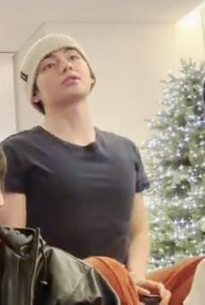 𝓋𝒾 tweet media