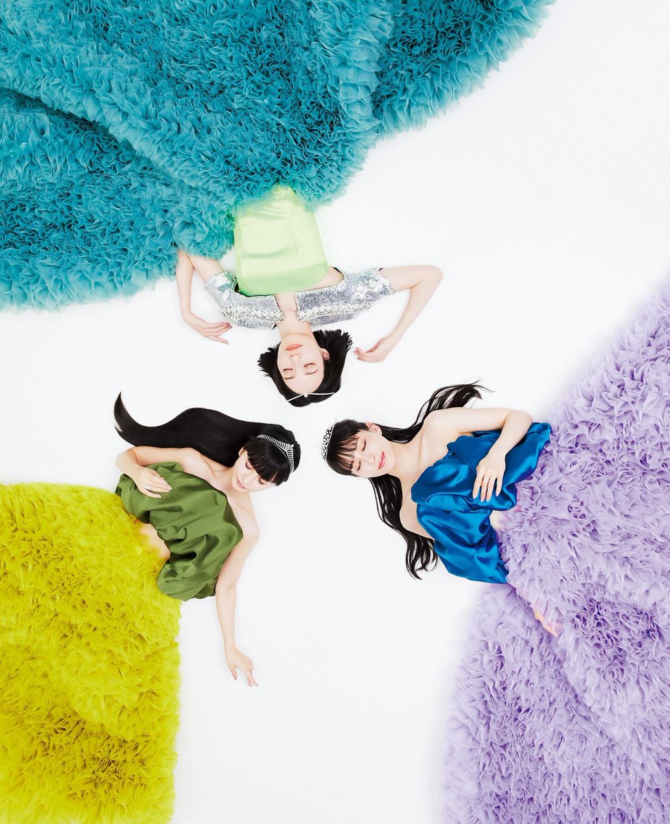 ╭┈┈┈┈╯   ╰┈┈┈╮

╰┳┳╯        ╰┳┳╯
  💧            💧

  💧            💧    
     ╰┈┈╯
  💧 ╭━━━━━╮ 💧　
    ┈┈┈┈
  💧           💧　

  💧           💧