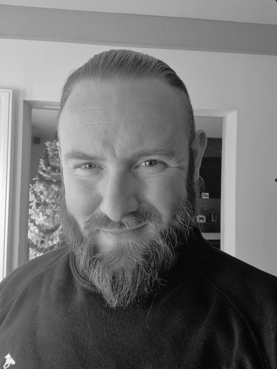 reflet666666666's tweet image. 😈Je te souhaite un joli réveillon . Surtout ne sois pas sage 😈