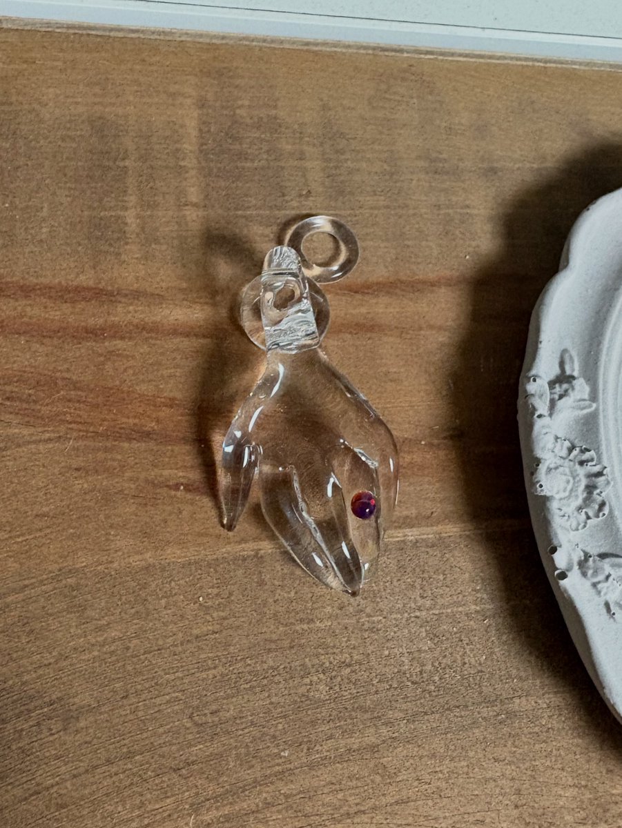 手のペンダント（練習中

来年もよろしくお願いします！

#ハンドメイド
#ボロシリケイトガラス