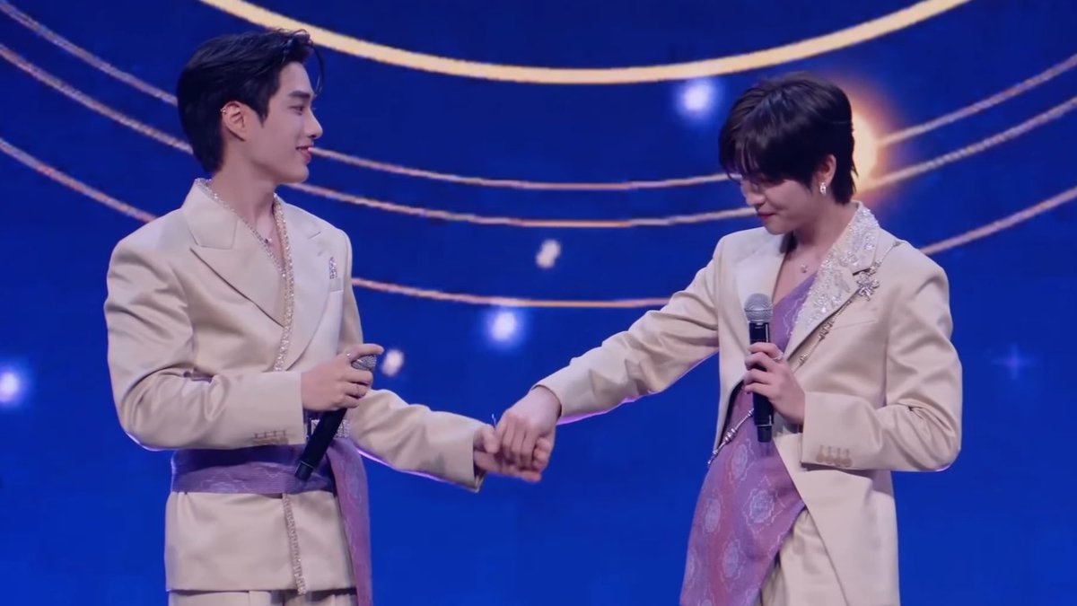 myfirstloveone's tweet image. เป็น 9 นาฬิกาของพี่เติ้ลเสมอมา