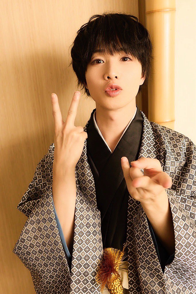 uechan_0905's tweet photo. 新年明けましておめでとうございます

2026年も自分らしく楽しんで未来を歩んでまいります。本年もよろしくお願いします

ピースな一年を。 https://t.co/7bt3QE3fU0