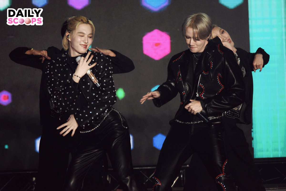 dailyscoopsnews's tweet photo. โชว์จาก 'ซี-นุนิว' ในงาน ‘centralwOrld Bangkok Countdown 2026 The Original – A Tribute to Love'

CTW COUNTDOWN WITH ZEE NUNEW

#CTWCountdown2026XZNN #ZeePruk #NuNew #ZeeNunew 
#centralwOrldCountdown2026
#centralwOrld #CentralPattana https://t.co/PiZ92tBaOU