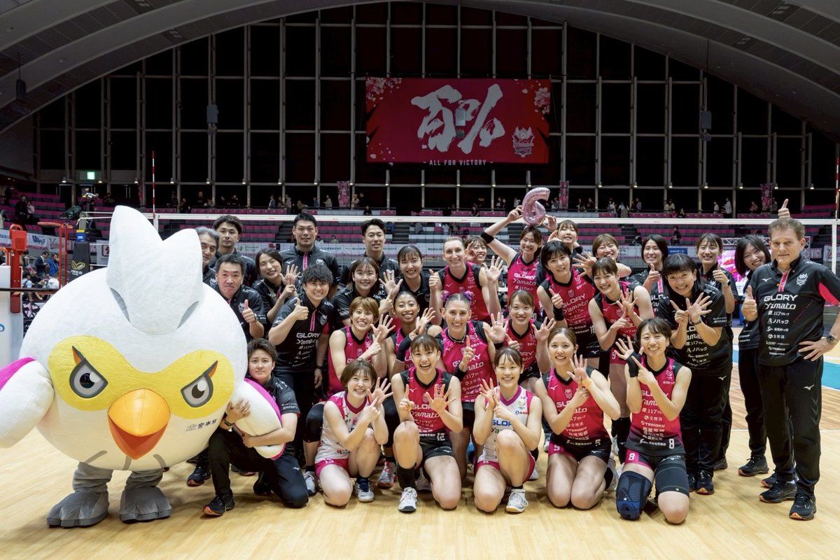 victorinahimeji's tweet photo. あけましておめでとうございます🎍✨🐴

2026年も百%の年になりますように…
本年もどうぞよろしくお願いいたします☺️

#ヴィクトリーナ姫路 #大同生命SVリーグ #姫路 #兵庫 #あけましておめでとう https://t.co/gVUoOwwDi4