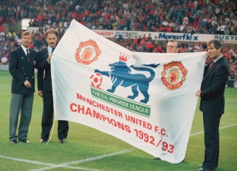 1990sUtd's tweet photo. THOSE WERE THE DAYS - Re-live the '90s glory days with the best United read since A Strange Kind Of Glory

Buy here now 👇

UK: https://t.co/Sz3tqWP57o

Ire/Europe: https://t.co/CHjtgI8rAF 

USA/Rest of World: https://t.co/M5yRkfUfJ2 

Preview: https://t.co/ecBcPzxQNl https://t.co/AnP7Epclm5