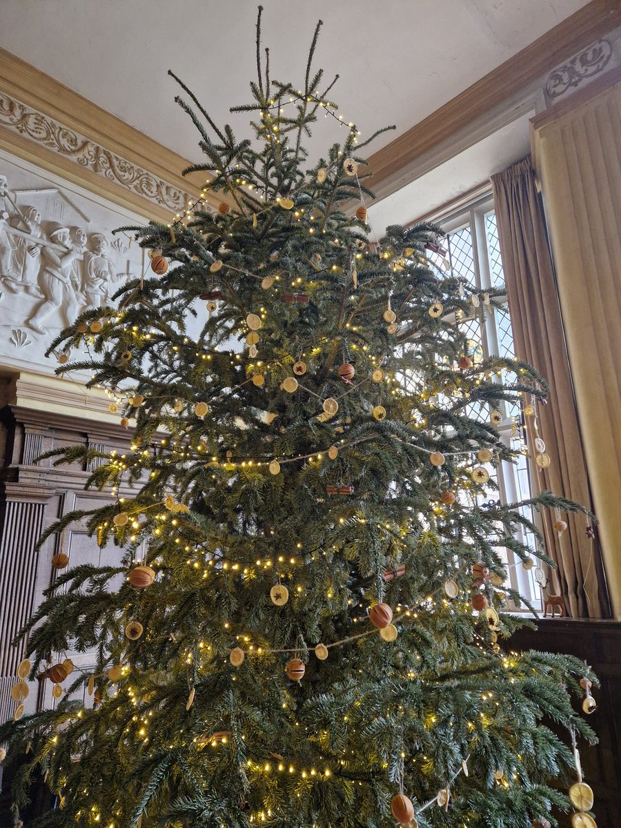 Vicky_Freeman's tweet image. A misty New Year's Eve visit to Montacute House