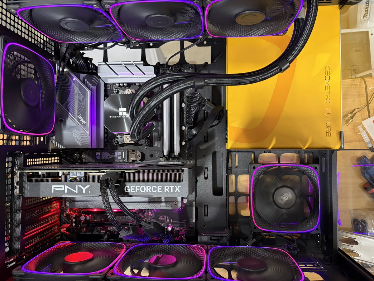 あけましておめでとうございます🎉 2026年も皆さんの元へかっこいいPC