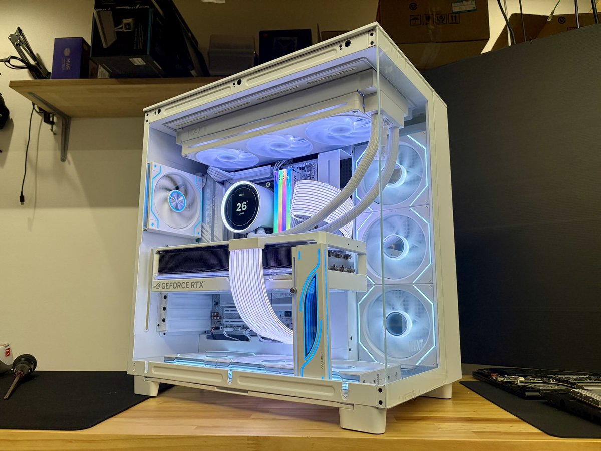 あけましておめでとうございます🎉 2026年も皆さんの元へかっこいいPC