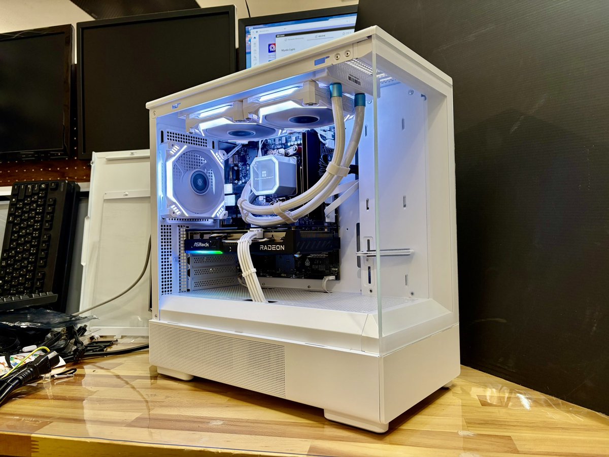 こっぱ オーダーメイドPC あけましておめでとうございます🎉 2026年も皆さんの元へかっこいいPC