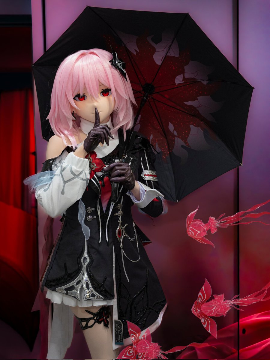 It's getting dark isn't it?

Debuting Evernight as 2025 ends
2025 was a really big year for kig for me, having met so many kigs all over the world! 

📸:<a href="/phy_yaezaki/">八重咲き</a>

#kigurumi#着ぐるみ#evernight#長夜月