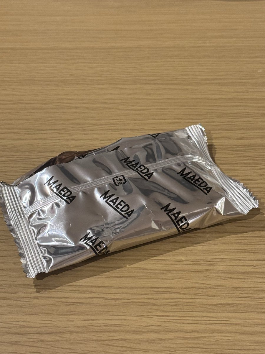 Happy New Year 2026🐴
あけおめです🐴

いかがお過ごしですか🐴
私はそろそろ寝ます🐴
また一年、一緒にがんばろね🐴

なにか新年らしい写真を探してみたものの、あまりに写真を撮っていなさすぎたので、このまえ撮った"あたり前田のクラッカーを初めて見れたときの記念ショット"を置いておきます。