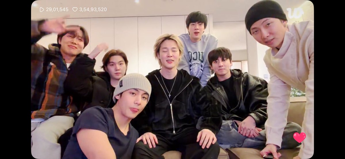 BtsArmyWorld_97's tweet photo. Happy New Year to BTS and ARMY. 
APOBANGPO 💜💜 #BTScomeback2026 https://t.co/VHkH9AxQL4