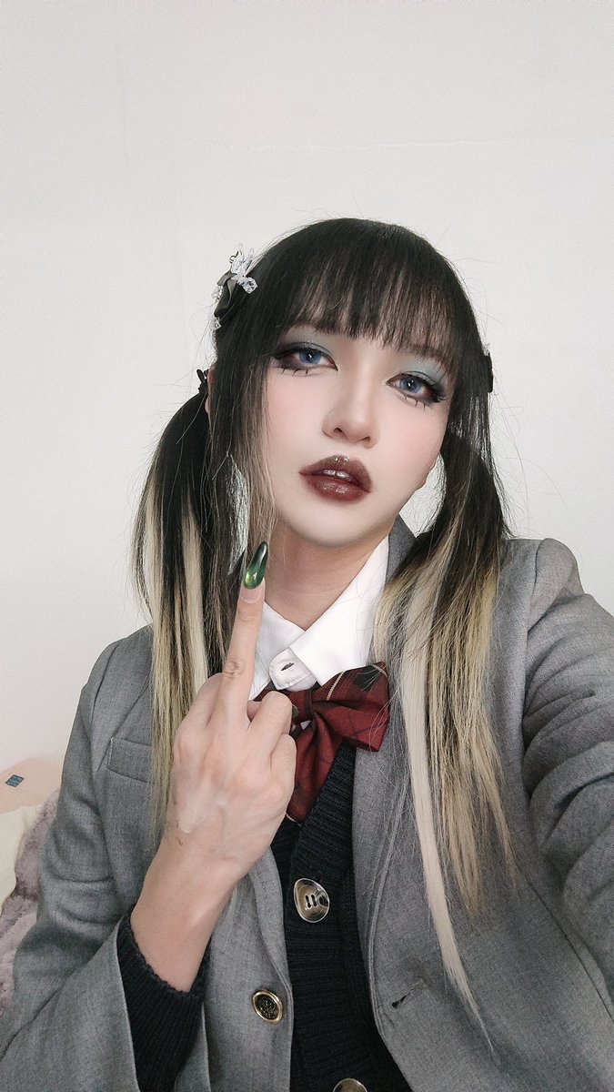 新年快乐宝贝们💕
自己选一种麻衣姐姐的奖励吧
左边还是右边呢

#伪娘 #男の娘 #cd #东京 https://t.co/pSCsLVa5YA