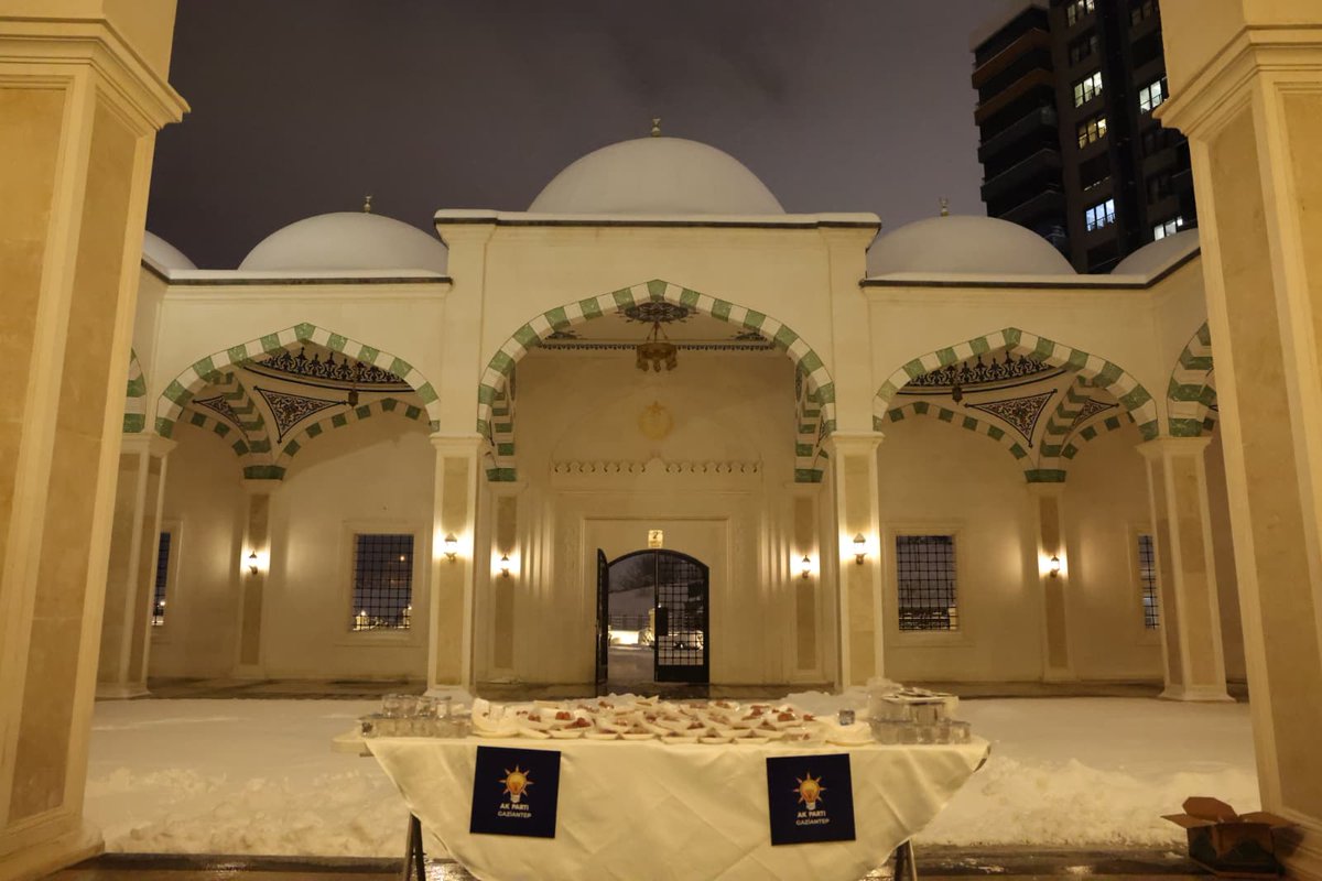 İl Başkanımız Sayın Fatih Muhaddis Fedaioğlu, Şehitkamil İlçe Başkanımız Sayın İsmail Güler ve il yönetim kurulu üyelerimizle birlikte Merinos Servi Erdemoğlu Camii’nde yatsı namazını eda etti.

Dualarımızda aziz milletimiz, şehrimiz ve ülkemiz vardı.

Rabbim birlik ve