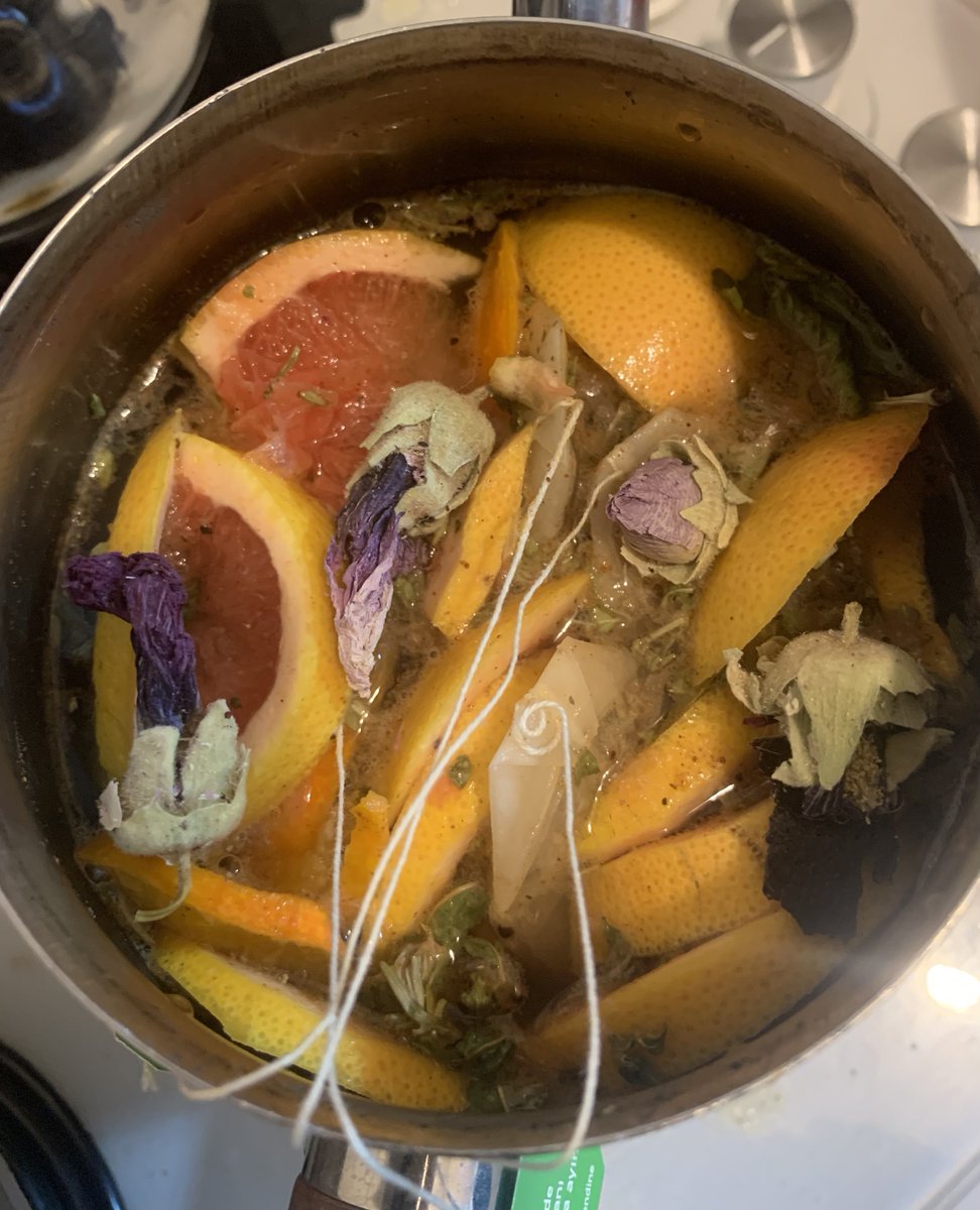 Arkadaşlarıma en kıyak sangria tarifimi verdiğime göre;gelelim kendi içeceğim olan içinde turunçgil meyveler ve 85800 farklı bitkisel zamazingolardan oluşan, vücudumu fiziksel olarak şenlendireceğinden en ufak bi kuşku duymadığım içeceği hazırlamaya