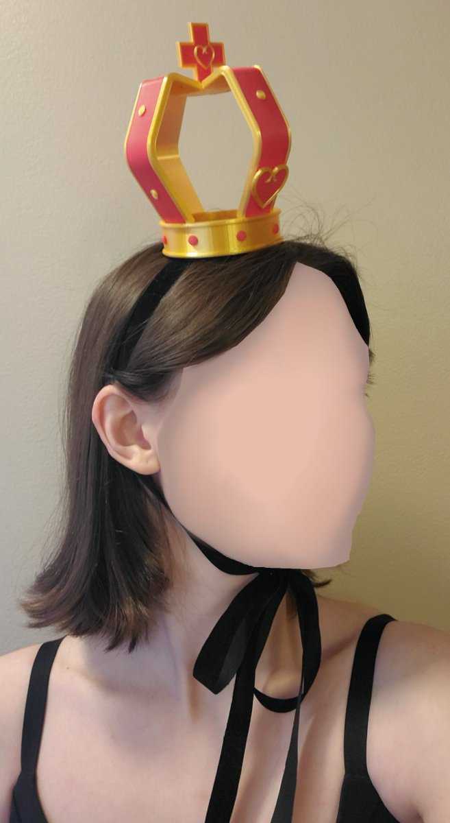 Added some ribbon so the crown could be worn! (sorry for the censoring). Inside the gold band there are little attachment points for sewing the ribbon.
#HnKnA #ハトアリ