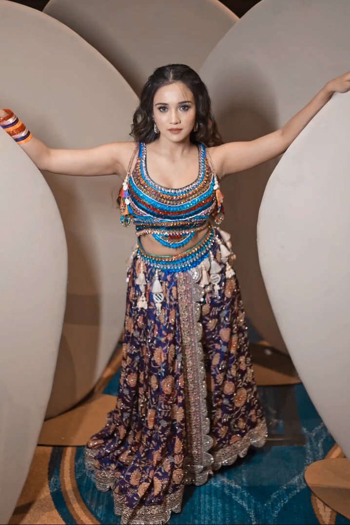 One glow, many hearts, endless love. Happy New Year ♥️😍

#AshiSingh | <a href="/Ashisinghh/">Ashi Singh</a>