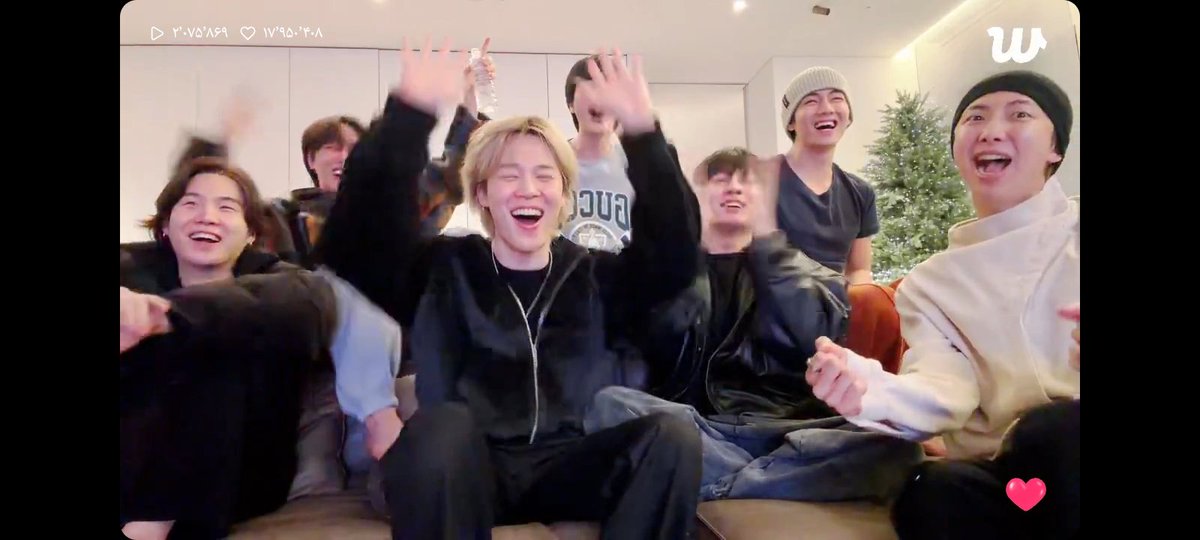 و بله بالاخره وارد 2026 شدیم و خوشحالی هفتا از بهترین و فوق العاده ترین آدمای زندگیم رو می‌بینیم که با آرمیاشون وارد سال جدید شدن، امیدوارم بهترینا براتون اتفاق بیوفته و قلب و لبتون همیشه شاد باشه🥹😍💜✨️
آخرین لایو 2025❤️‍🩹💜اولین لایو 2026

WE LOVE YOU BTS
<a href="/BTS_twt/">방탄소년단</a>