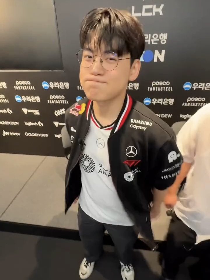오즈 tweet media