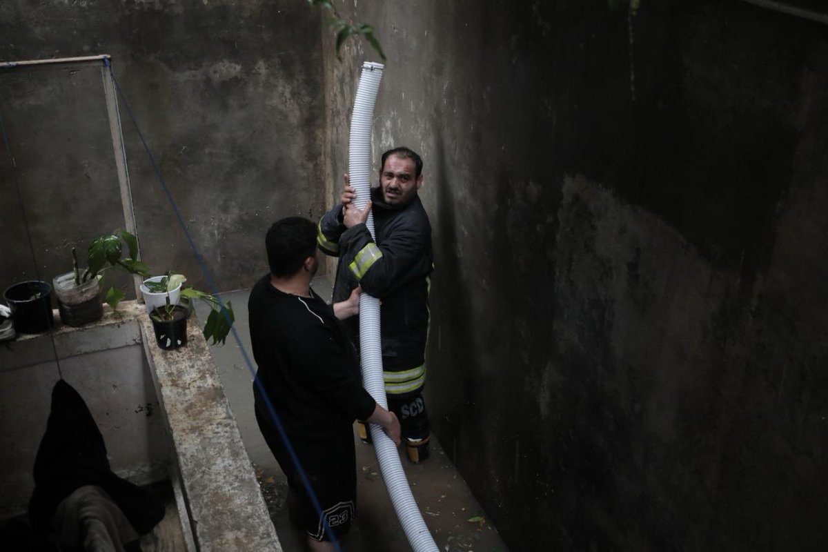 أكثر من 100 فريق من الدفاع المدني السوري في وزارة الطوارئ وإدارة الكوارث، تعمل على الاستجابة للمنخفض الحالي الذي تشهده البلاد وتأثيره الأكبر في محافظات حلب وإدلب وطرطوس واللاذقية وحماة، حيث استجابت الفرق لأكثر من 110 نقاط شملت فتح طرقات أغلقتها الثلوج، وتصريف مياه من طرقات أغلقت