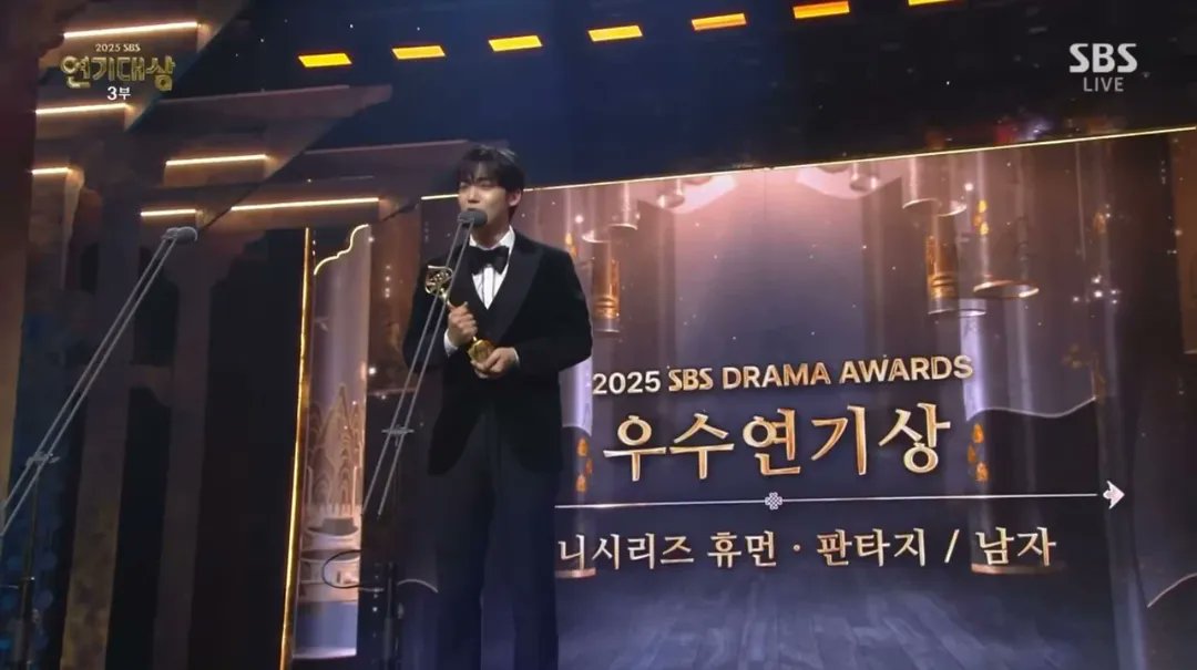 It's truly an honor to get a Excellenge Acting Award - Male, in my miniseries "Human Fantasy" at SBS Drama Award. Thank you, guys! 

(+<a href="/k_yohan/">𝐡𝐚𝐧.</a>)