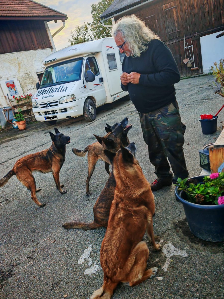 GustlH29631's tweet image. Die Schwarzköpfe und ihr Führer der grauköpfige Korruptionsverachter wünschen allen Patrioten einen guten Rutsch und ein 2026 ohne die korrupten Kartellparteien.
Bitte teilen, wenn ihr auch so denkt👍
